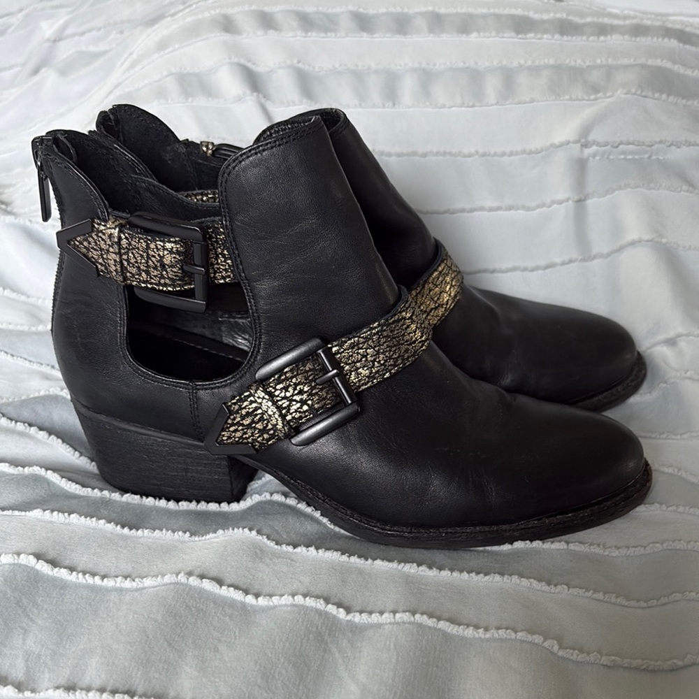 Elliott Lucca Rafaella booties
